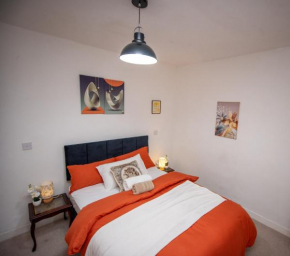 Modern 4 bed Gillingham house, City Centre